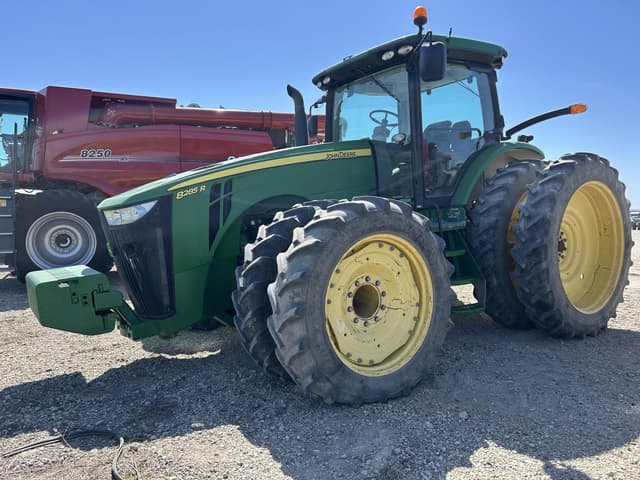 Image of John Deere 8285R equipment image 1