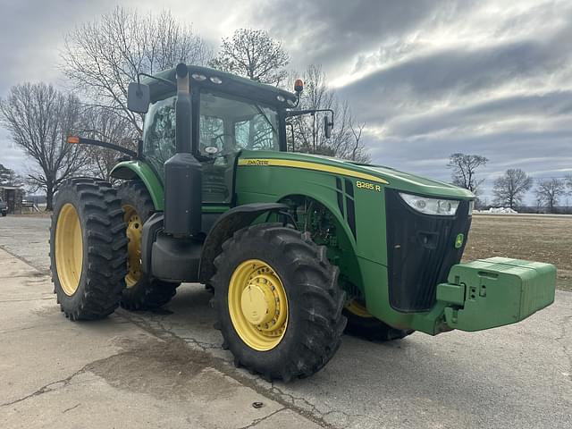 Image of John Deere 8285R equipment image 1