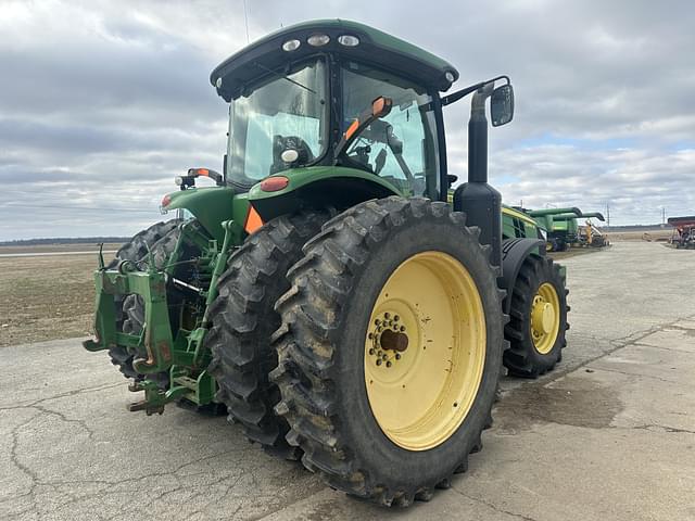 Image of John Deere 8285R equipment image 2