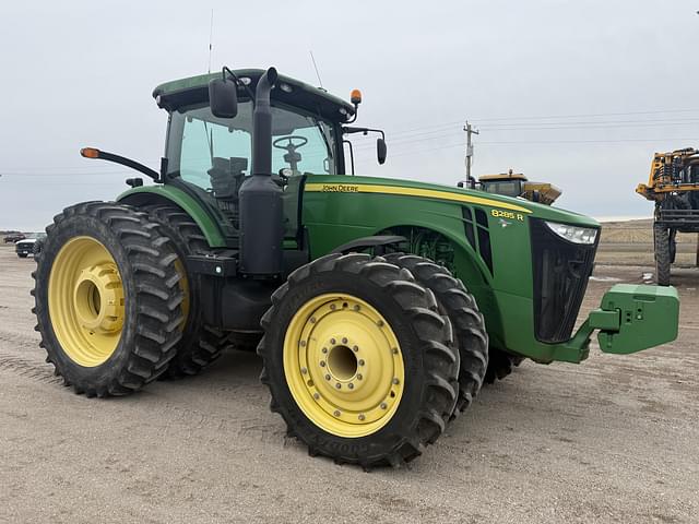 Image of John Deere 8285R equipment image 1