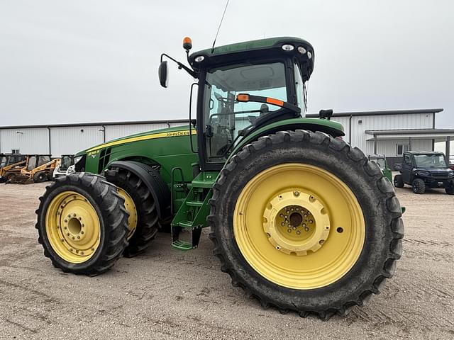 Image of John Deere 8285R equipment image 4