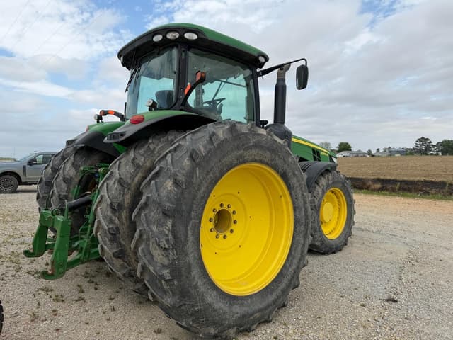 Image of John Deere 8285R equipment image 2