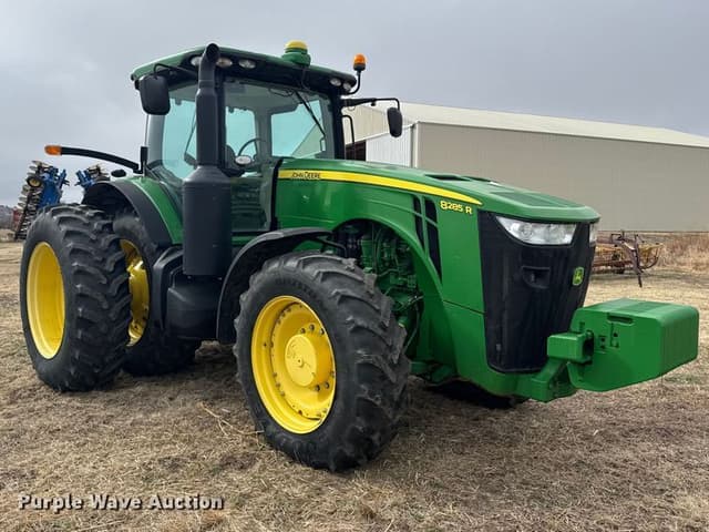 Image of John Deere 8285R equipment image 2