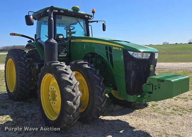 Image of John Deere 8285R equipment image 2
