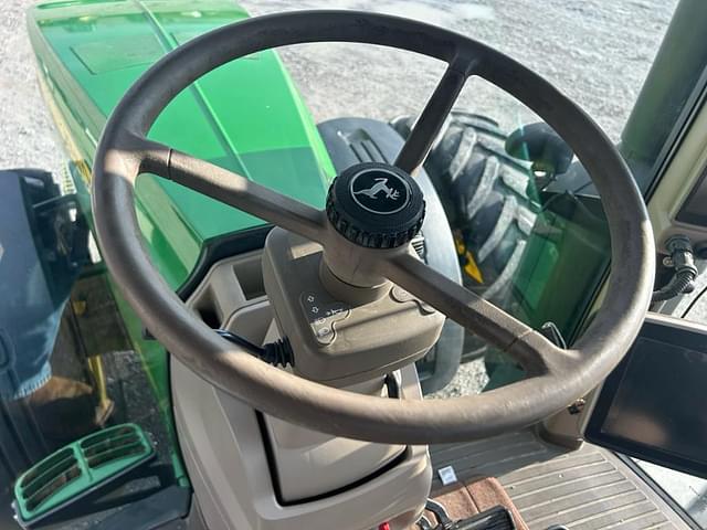 Image of John Deere 8285R equipment image 4