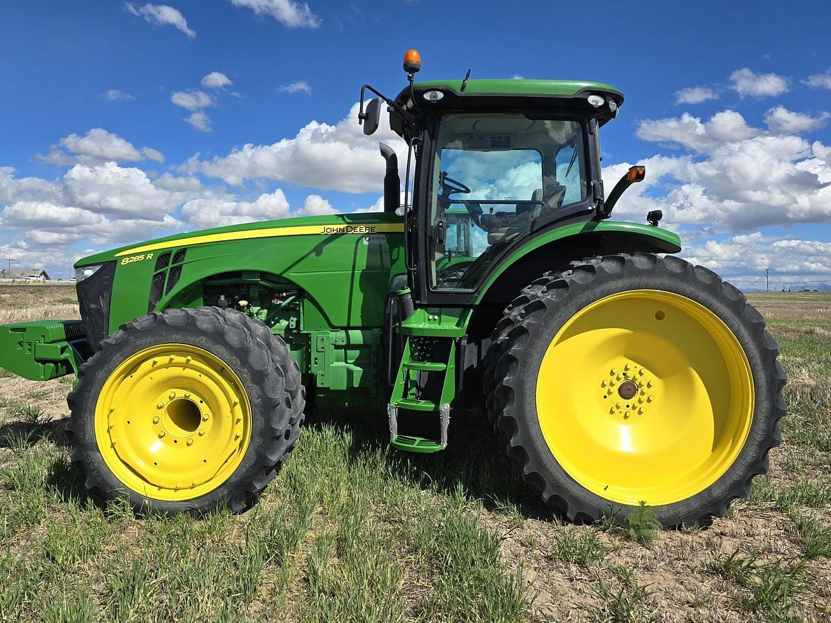2012 John Deere 8285R Equipment Image0