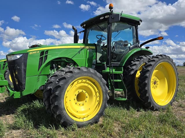 Image of John Deere 8285R equipment image 1