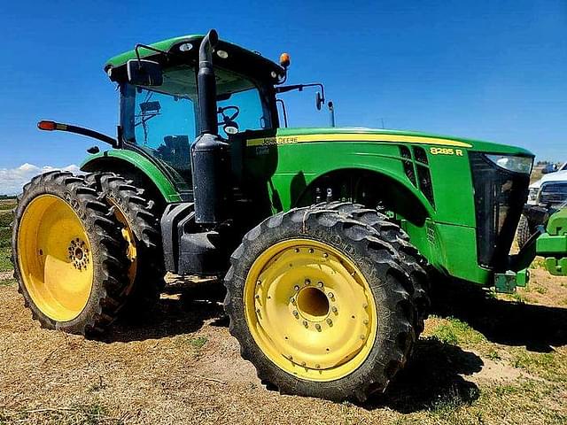 Image of John Deere 8285R equipment image 1