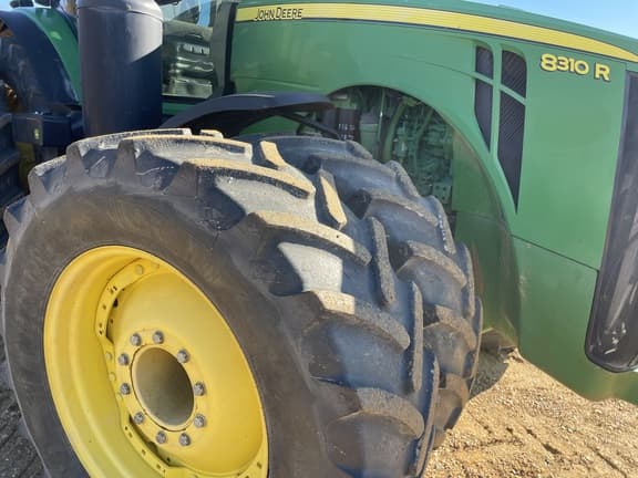 Image of John Deere 8310R equipment image 4