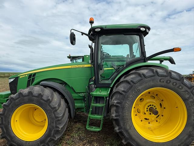 Image of John Deere 8310R equipment image 2