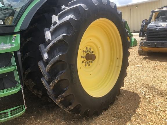 Image of John Deere 8310R equipment image 3