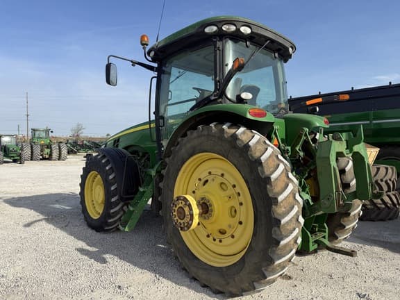Image of John Deere 8310R equipment image 4