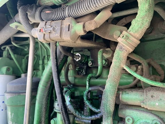 Image of John Deere 8310R equipment image 3