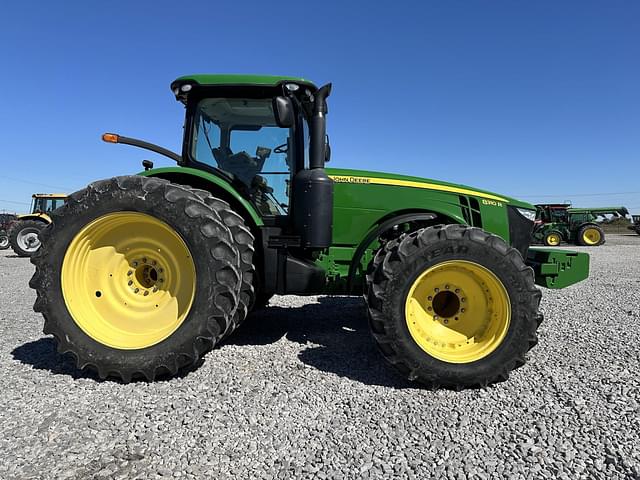 Image of John Deere 8310R equipment image 3