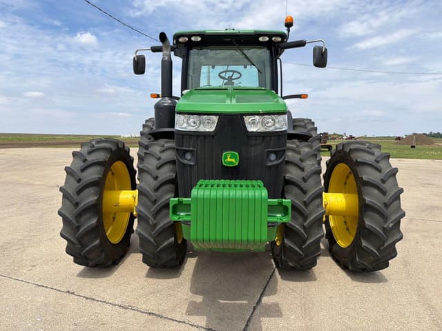 Image of John Deere 8310R equipment image 2