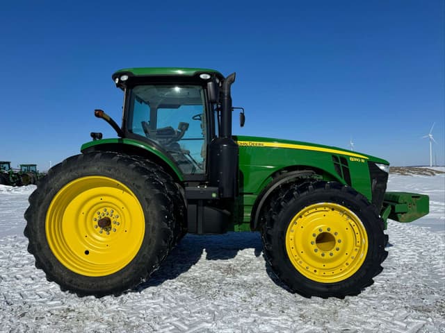 Image of John Deere 8310R equipment image 4