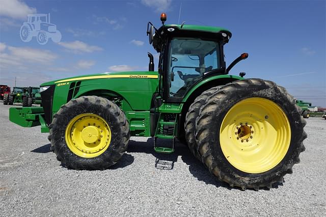 Image of John Deere 8335R equipment image 2