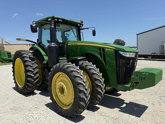 Image of John Deere 8335R equipment image 2