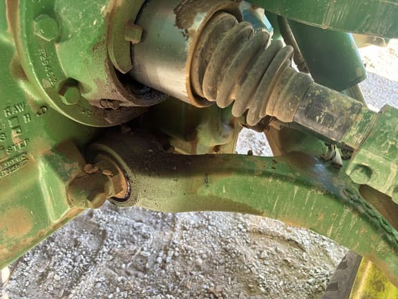 Image of John Deere 8335R equipment image 1