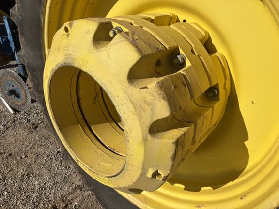 Image of John Deere 8335R equipment image 3