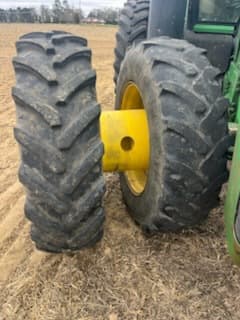 Image of John Deere 8335R equipment image 2