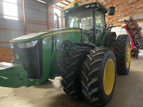 Image of John Deere 8335R equipment image 1