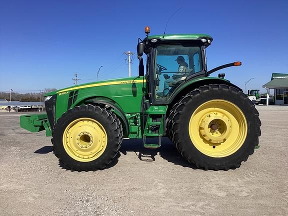 Image of John Deere 8335R equipment image 3