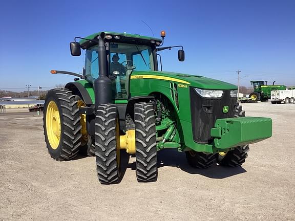 Image of John Deere 8335R equipment image 2