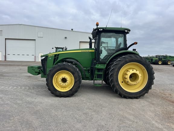Image of John Deere 8335R equipment image 2