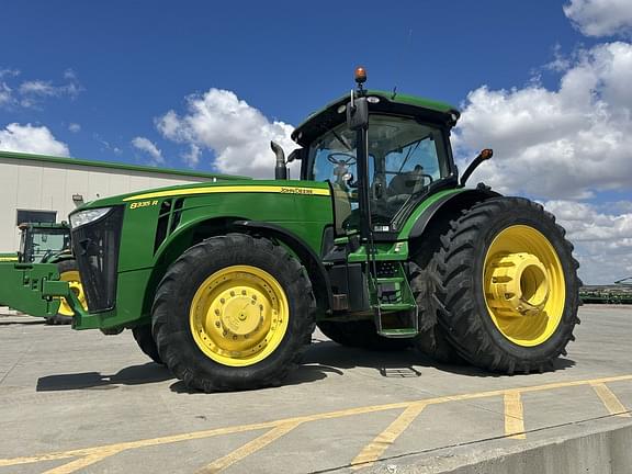Image of John Deere 8335R equipment image 3