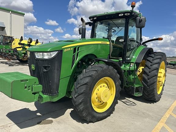 Image of John Deere 8335R equipment image 2