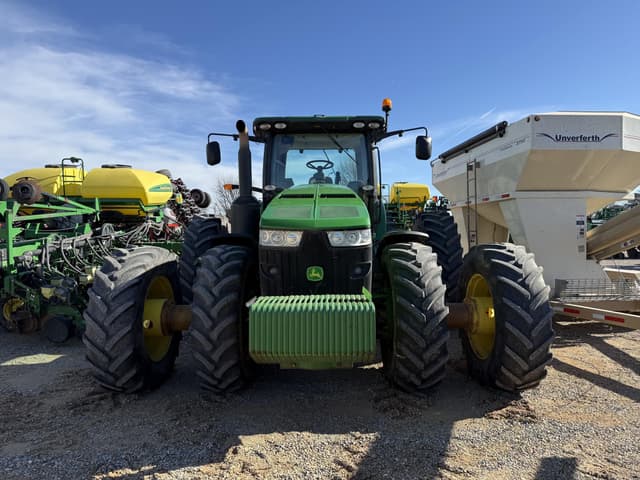 Image of John Deere 8335R equipment image 1