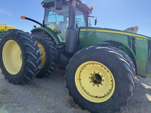 Image of John Deere 8335R equipment image 3