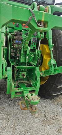 Image of John Deere 8335R equipment image 4