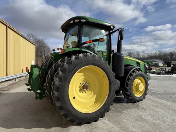 Image of John Deere 8335R equipment image 2