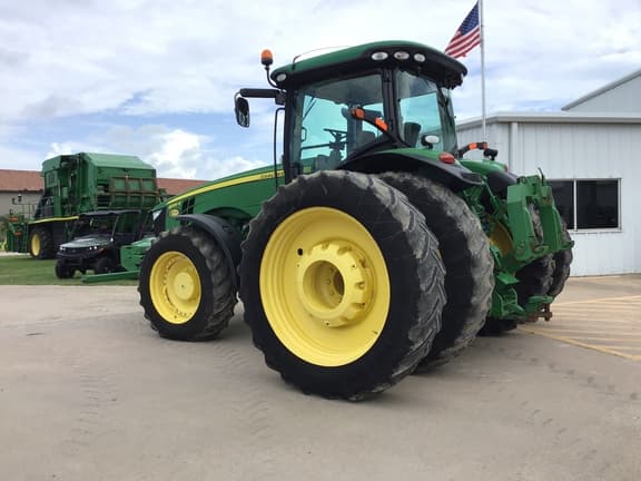 Image of John Deere 8335R equipment image 3