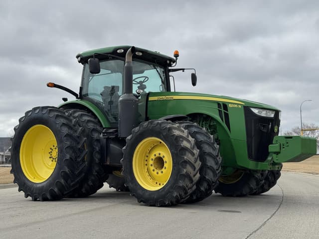 Image of John Deere 8335R equipment image 4