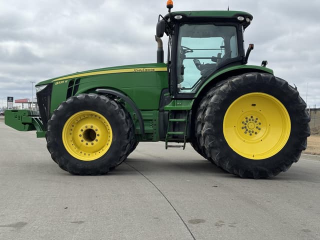 Image of John Deere 8335R equipment image 2