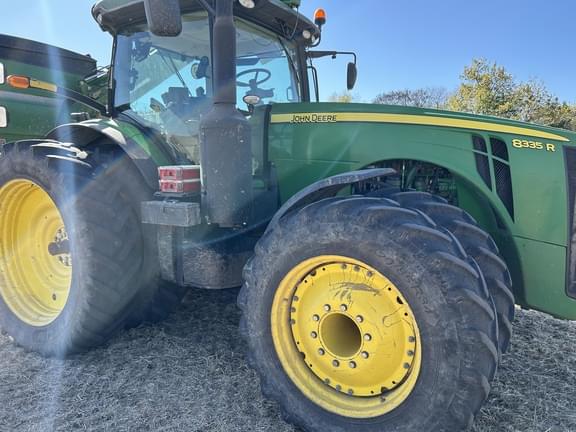 Image of John Deere 8335R equipment image 4
