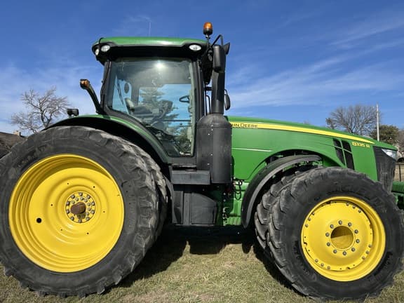 Image of John Deere 8335R equipment image 4