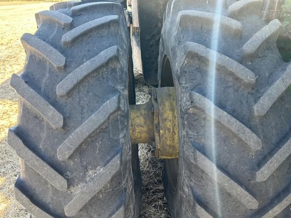 Image of John Deere 8335R equipment image 3