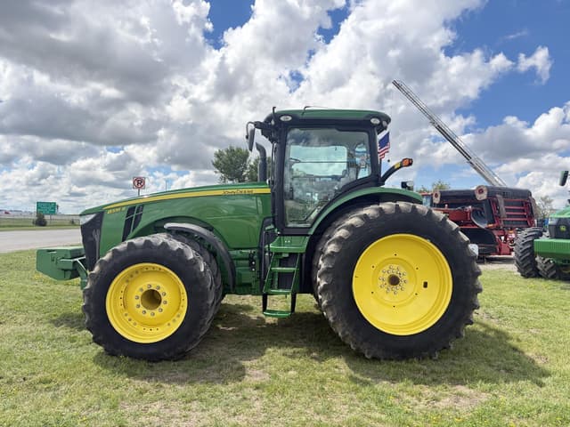 Image of John Deere 8335R equipment image 4