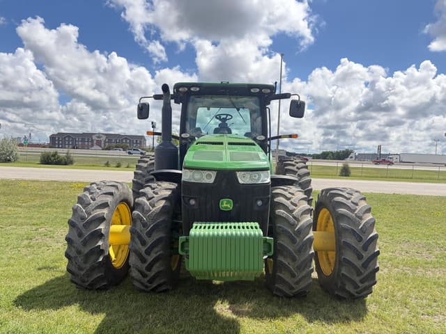 Image of John Deere 8335R equipment image 1