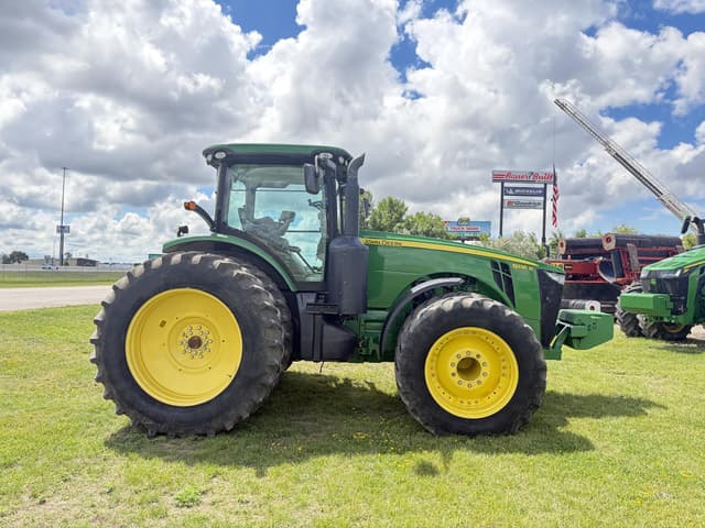 Image of John Deere 8335R equipment image 3