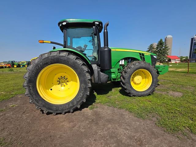 Image of John Deere 8335R equipment image 3