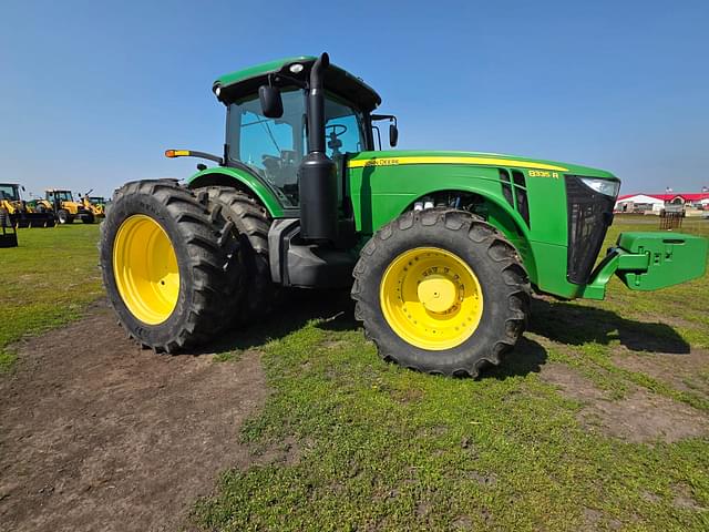 Image of John Deere 8335R equipment image 1