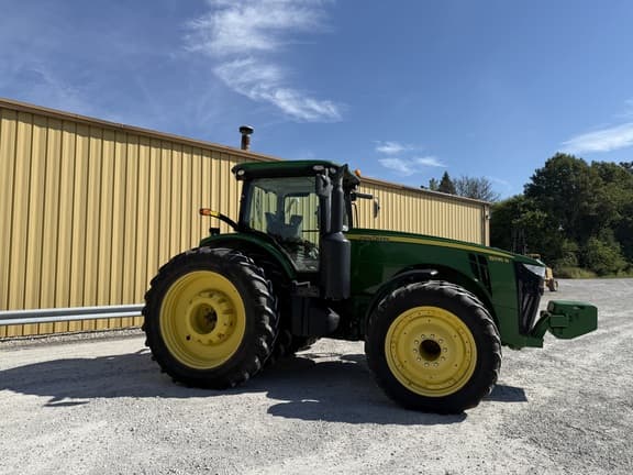 Image of John Deere 8335R equipment image 2