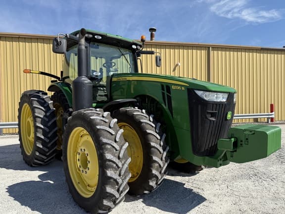 Image of John Deere 8335R equipment image 1