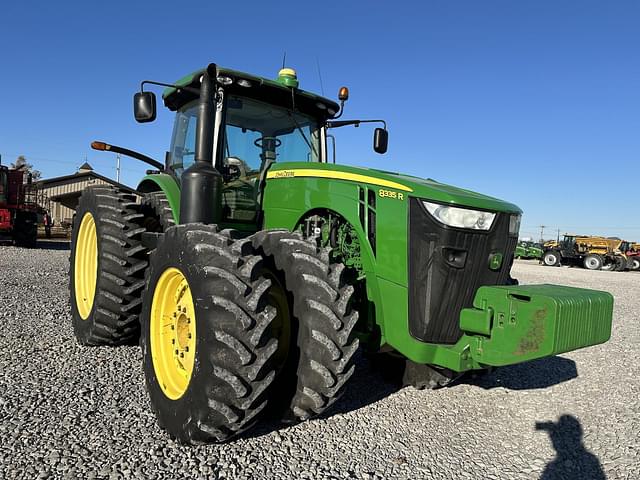 Image of John Deere 8335R equipment image 1