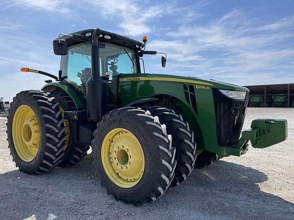 Image of John Deere 8335R equipment image 1